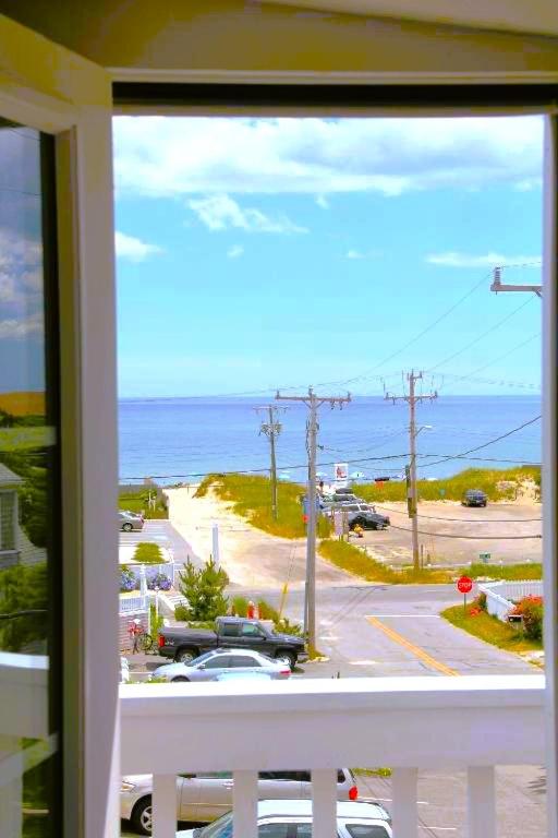 Queen Room with Balcony and Partial Ocean View #302 interior